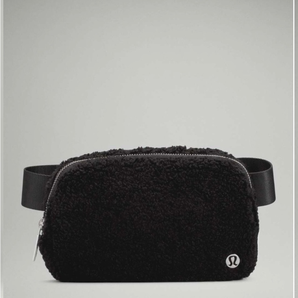 lululemon athletica Black Sherpa Bag